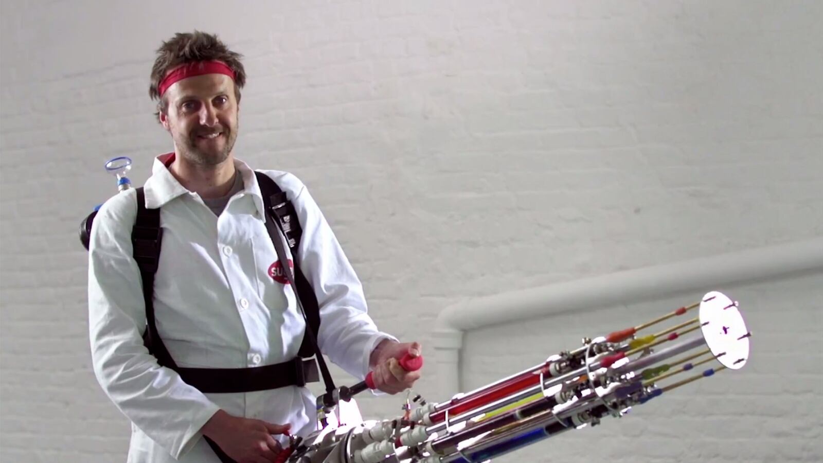 articles/2014/07/01/viral-video-of-the-day-building-a-better-water-pistol/140701-viralvid-sugru-tease_vg5zlg