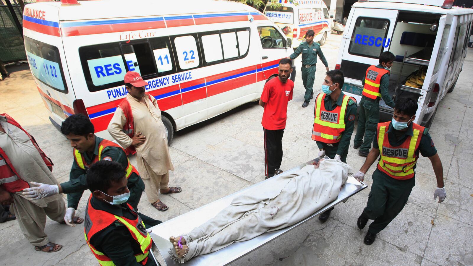 cheats/2012/07/12/taliban-attacks-police-in-pakistan/pakistan-police-taliban-attack-cheat_yxjmix