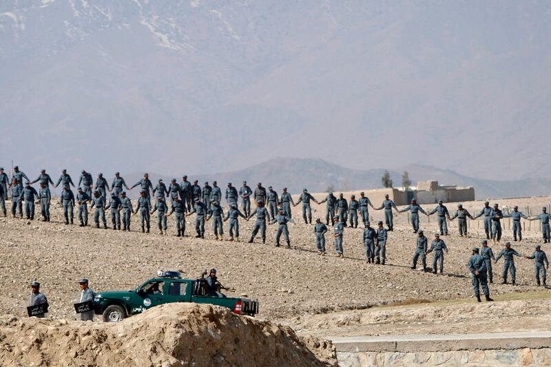 galleries/2012/02/23/quran-burning-protests-turn-deadly-in-afghanistan-photos/afghanistan-koran-burning-protest-police-barricade_jpccwn