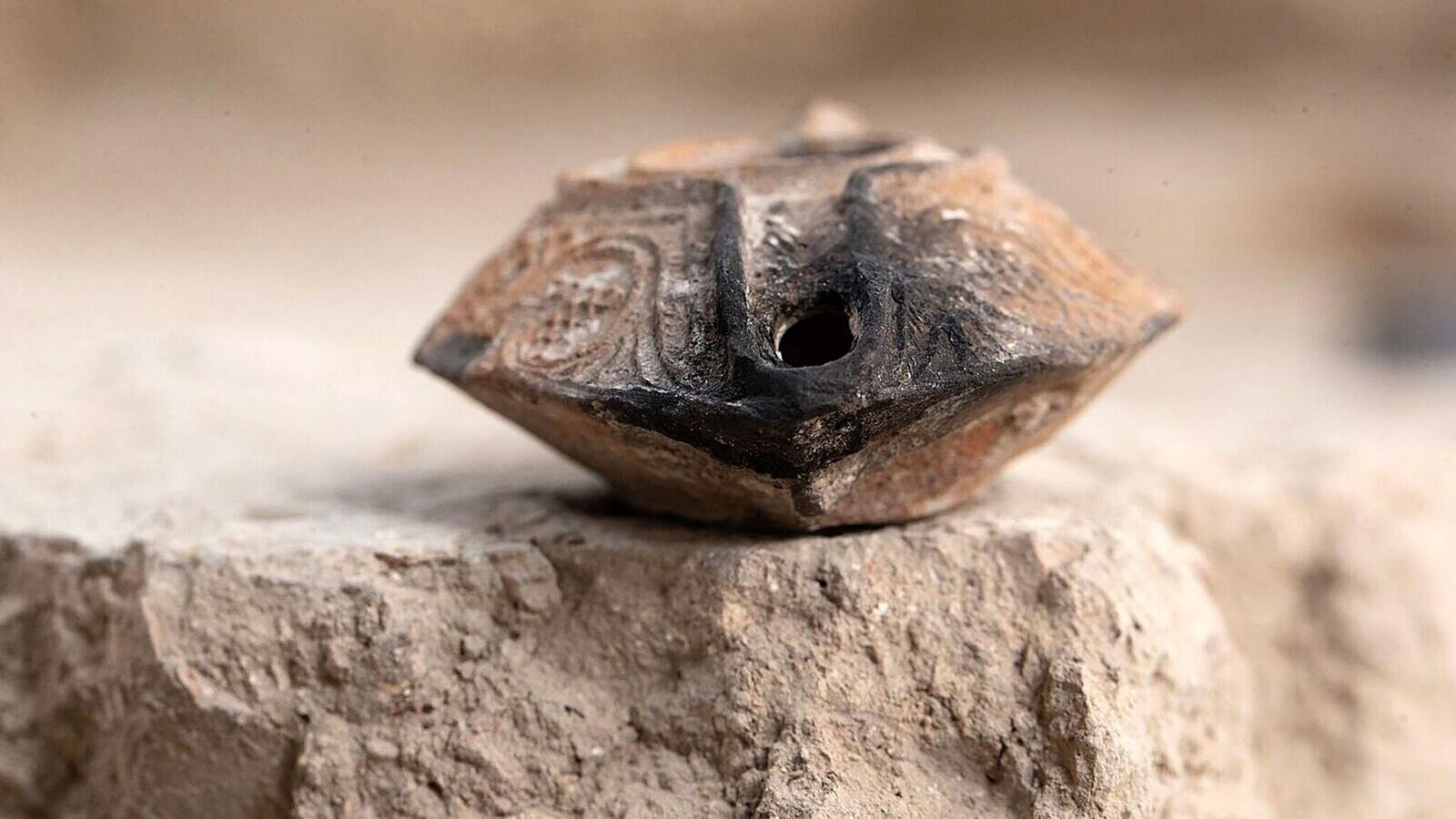 180702-moss-rare-clay-amulet-hero_yccarc