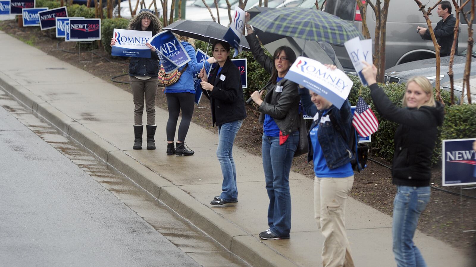 cheats/2012/01/21/report-romney-supporters-bused-in-to-south-carolina-rally/romney-supporters-bussed-in-cheat_qmfs6c