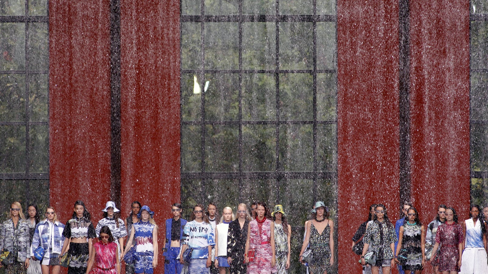 articles/2013/09/29/kenzo-spring-summer-2014-california-roots/130929-kenzo-tease_nhbcwx