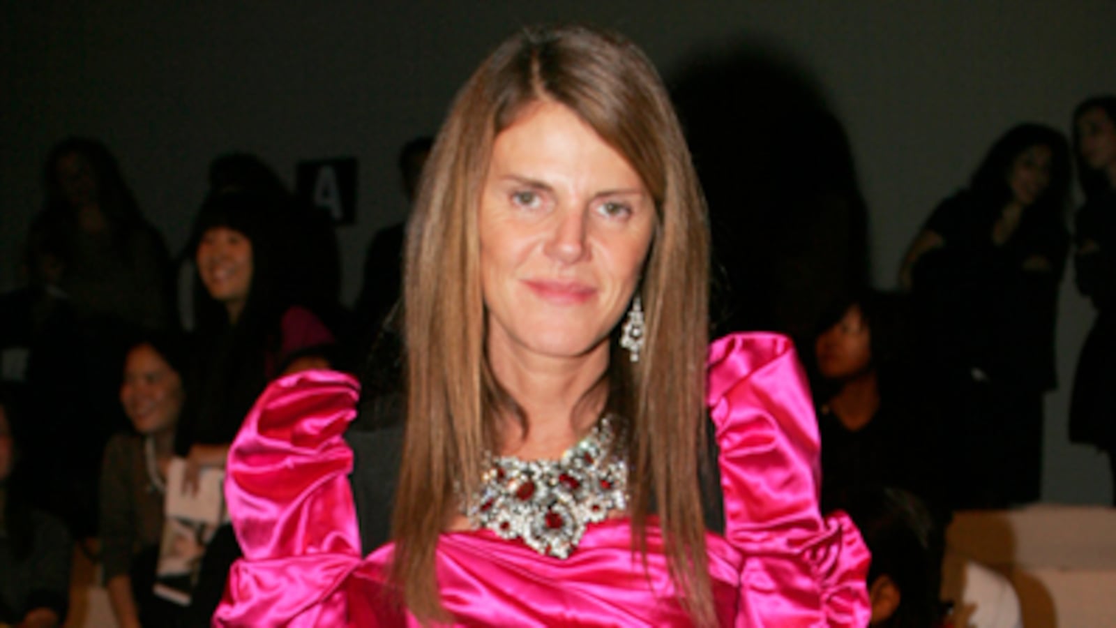 articles/2010/09/26/fashion-week-interview-with-vogue-nippons-anna-dello-russo/dana-dello-russo_126448_eo00fm