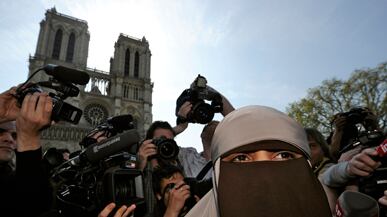 articles/2011/04/12/frances-veil-ban-burqas-bikinis-and-bs/dickey-veil-ban_172860_yixr5y