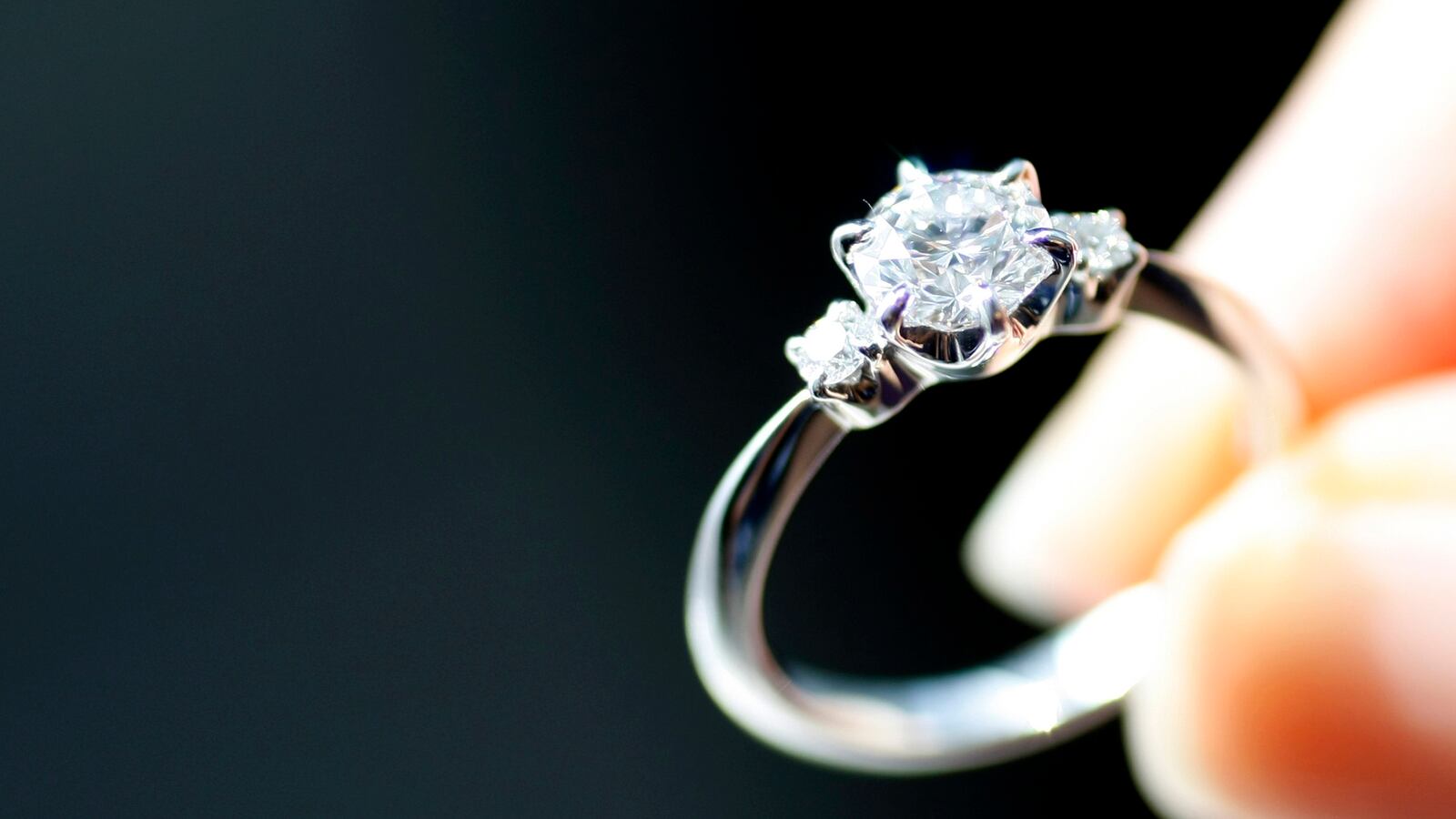An engagement ring is displayed at a jewellery store in Tokyo June 2, 2009.