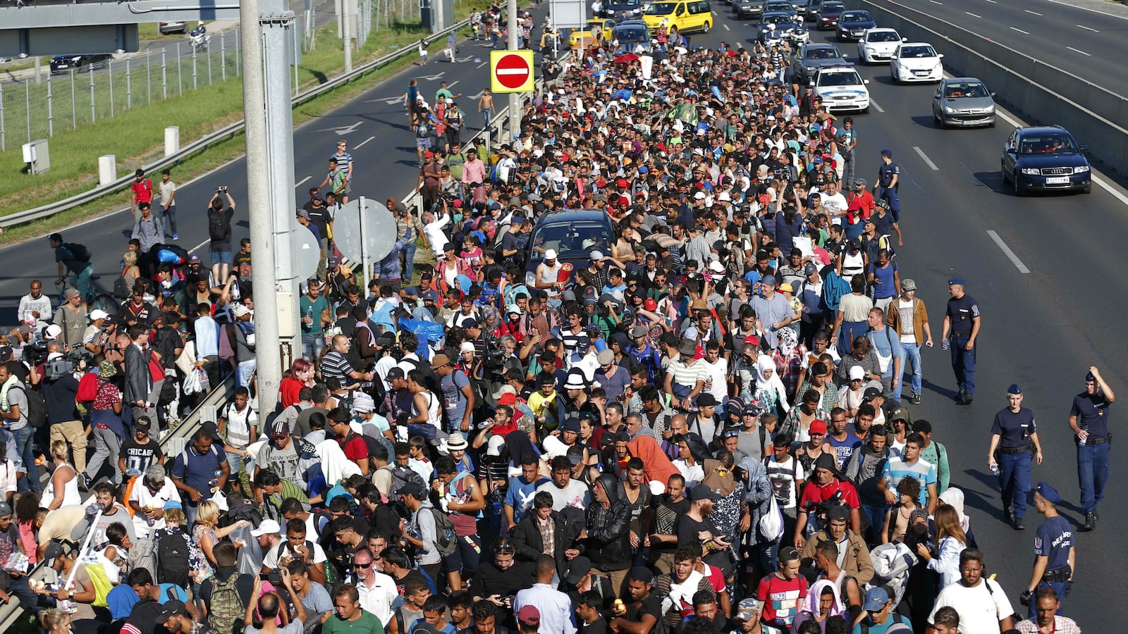 cheats/2015/09/04/hungary-migrant-standoff-enters-2nd-day/150904-migrants-cheat_h5h6th