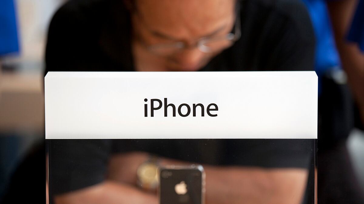 articles/2011/10/03/will-apple-make-magic-again-with-the-iphone-5/iphone-5-rumors-lyons_kd3y0s