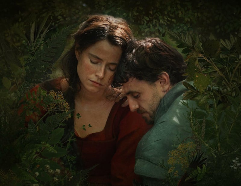 Jessie Buckley and Paul Mescal in "Hamnet"