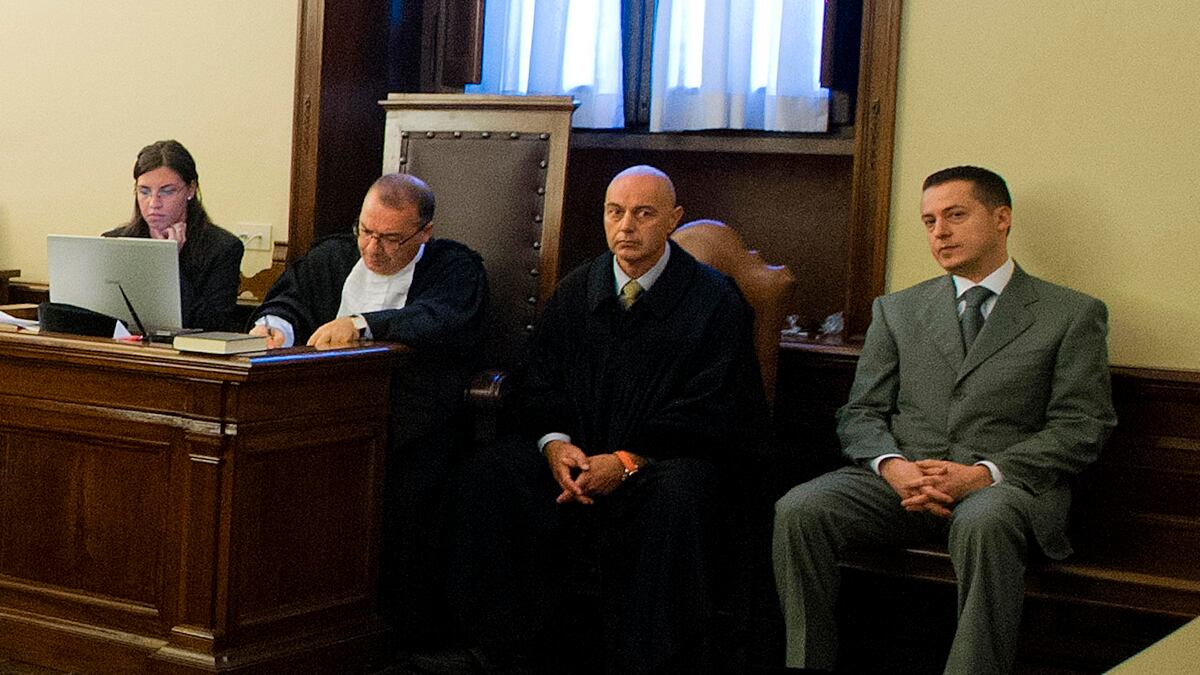 articles/2012/09/29/inside-the-trial-of-the-pope-s-butler/nadeau-pope-butler-trial-tease-embed_dvxrzh