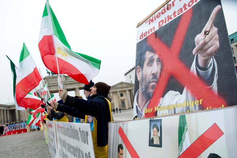 articles/2013/03/05/bernard-henri-l-vy-on-mansour-osanloo-and-regime-change-in-iran/130305-iran-regime-change-bhl-tease_srbwrs