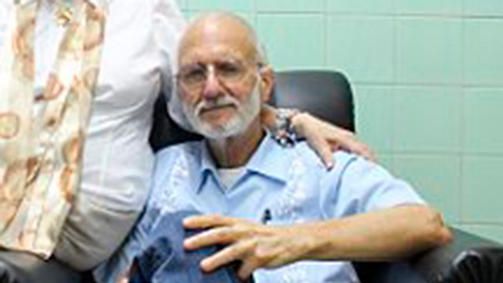 cheats/2014/12/17/alan-gross-i-support-the-president/141217-alan-gross-cheat_j49k82