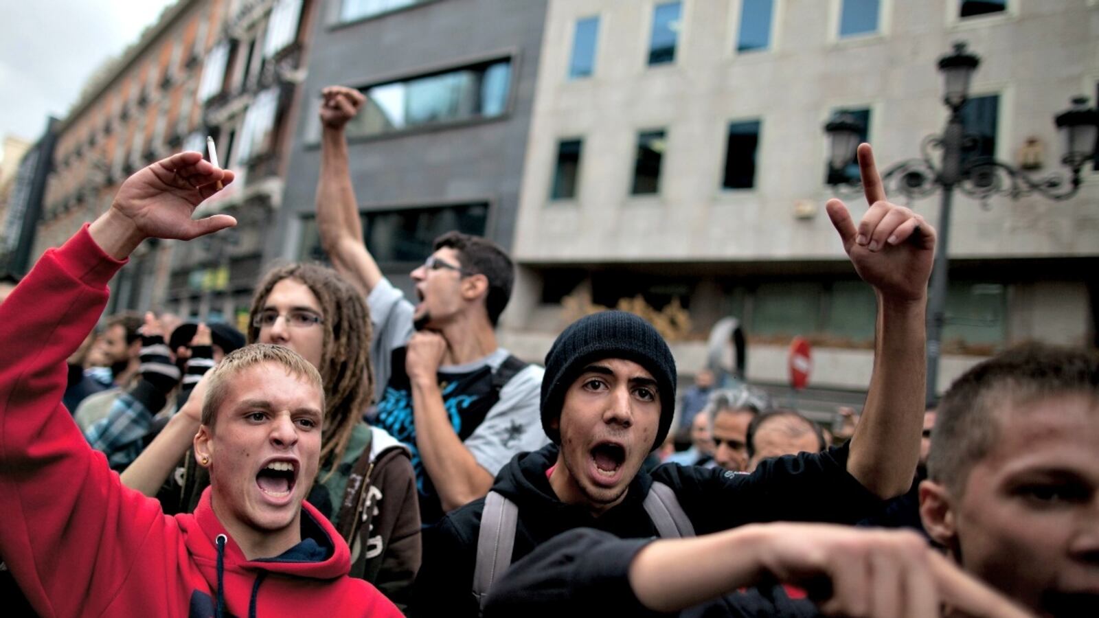 cheats/2012/09/25/spanish-protestors-clash-with-police/spain-protest-cs_hmip9q