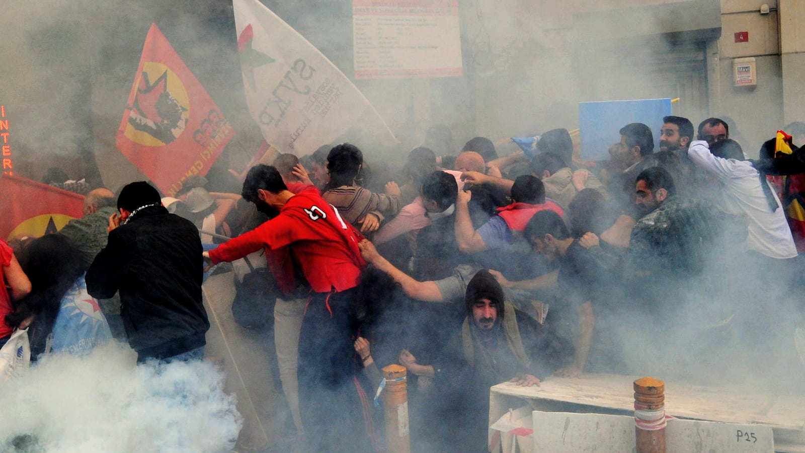 articles/2014/05/15/after-100s-of-miners-die-turkey-s-prime-minister-says-this-happens/140715-turkey-tease_aai1mh