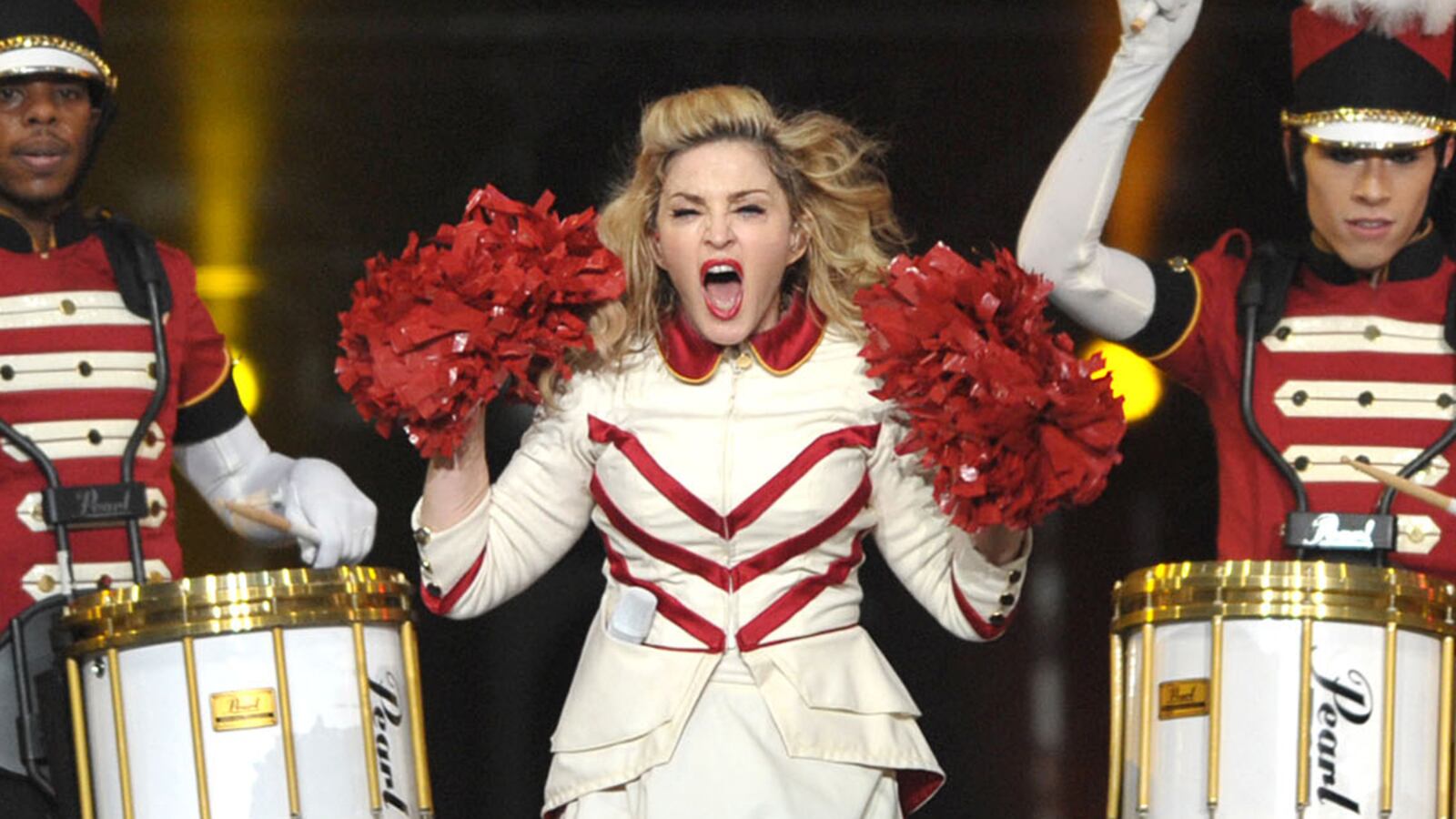 cheats/2012/10/19/madonna-fires-fake-gunshots/madonna-gun-shots-cheat_gnalai