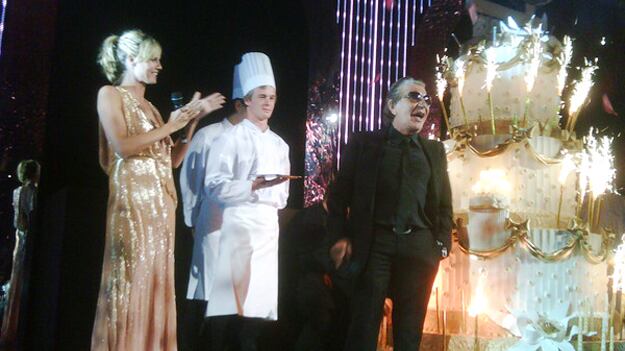 galleries/2010/09/30/celebrity-twitpics/twitpimodelina_gl2at9