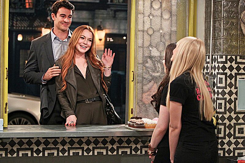 articles/2014/04/15/lindsay-lohan-s-funny-2-broke-girls-stint-proves-she-can-still-act/140414-two-broke-girls-tease_y3stoh