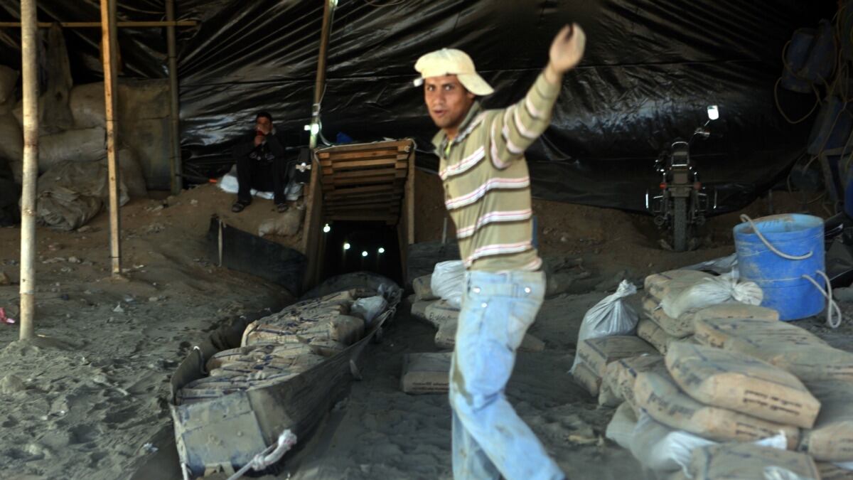 cheats/2013/05/16/kfc-smuggled-from-egypt-to-gaza/131505-gaza-KFC-cheat_xmgifq