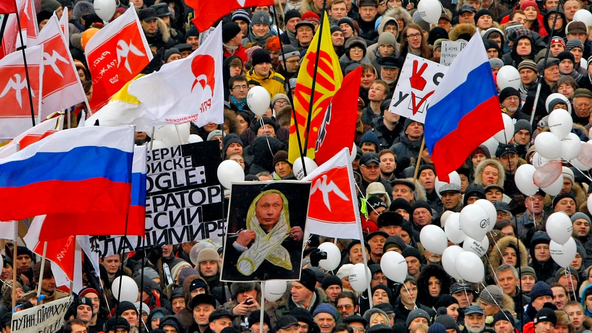 cheats/2011/12/24/protesters-flood-moscow-streets/moscow-thousands-return-to-protest-cheat_zky9gy