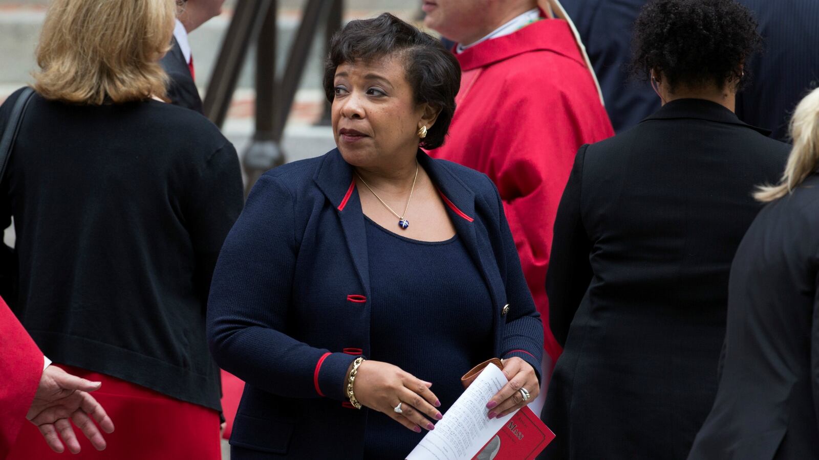 cheats/2016/10/29/report-lynch-advised-comey-against-letter-to-congress/161029-lynch-comey-letter-cheat_jasuci