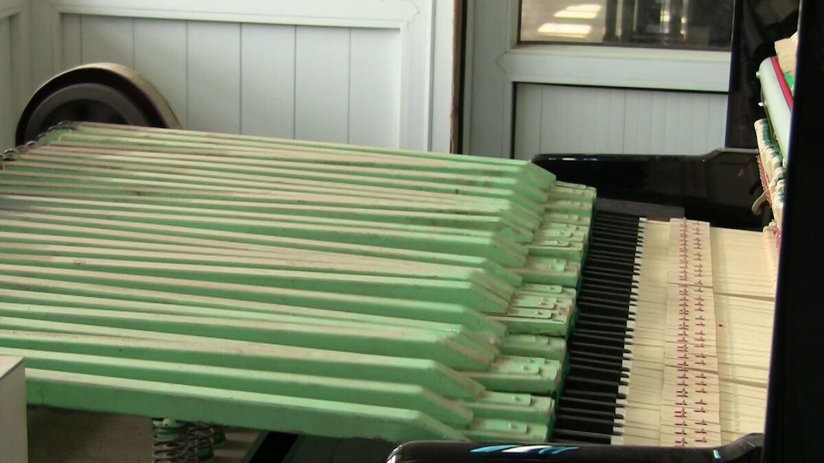 articles/2011/06/16/the-daily-pic/macdonald-9000-pieces-daily-pic_wjzj5k