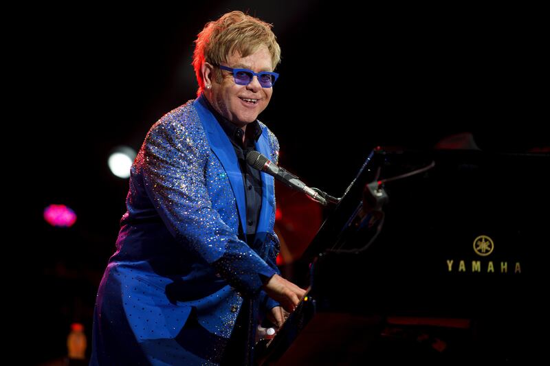 galleries/2013/03/10/elton-john-tina-fey-more-stars-with-unusual-middle-names-photos/130306-celeb-middle-names-02_q8cdwd