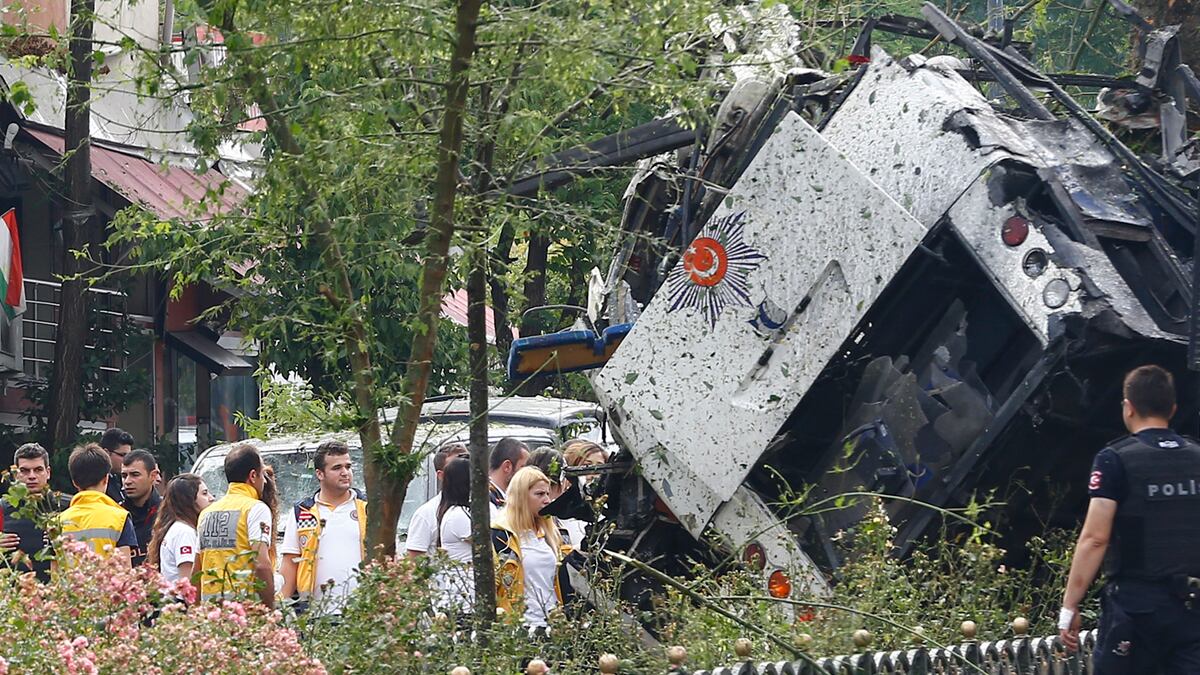 cheats/2016/06/07/istanbul-car-bomb-kills-11-wounds-36/160607-istanbul-bombing-cheat_uh9ozr