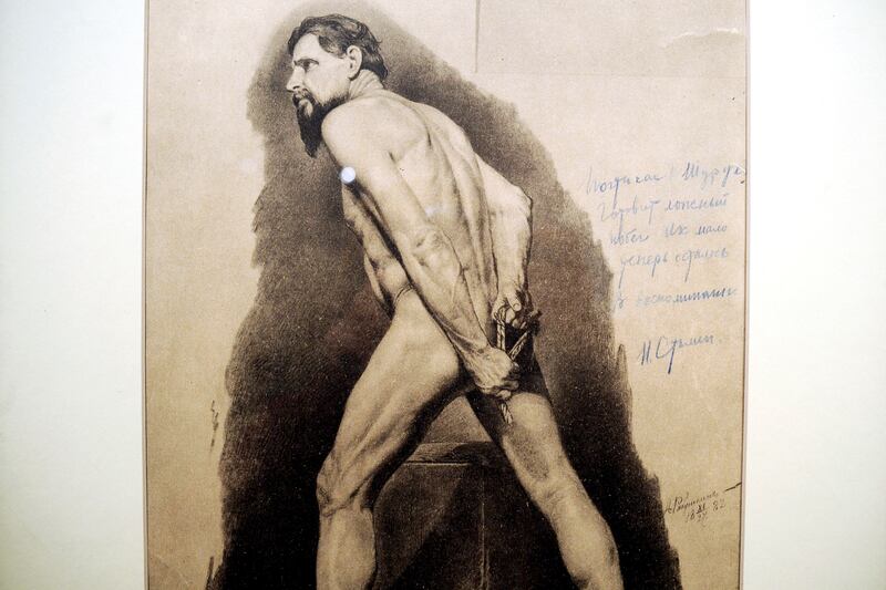 galleries/2013/02/11/george-w-bush-s-portraits-more-leaders-and-dictators-with-artistic-talent/130210-pres-sketch-Stalin_tog4th