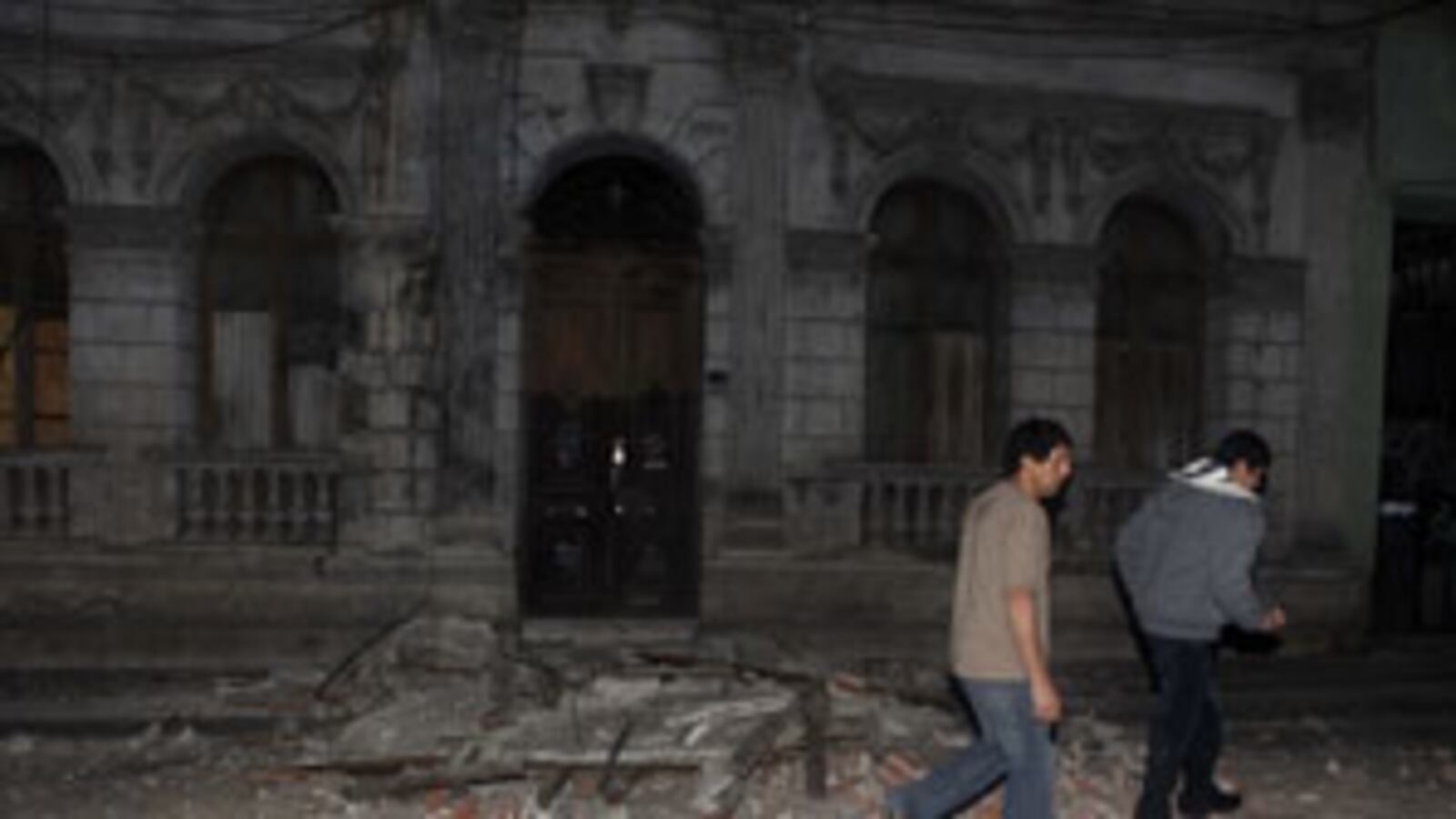 cheats/2010/02/27/massive-quake-hits-chile/massive-88-quake-hits-chile_dder5z