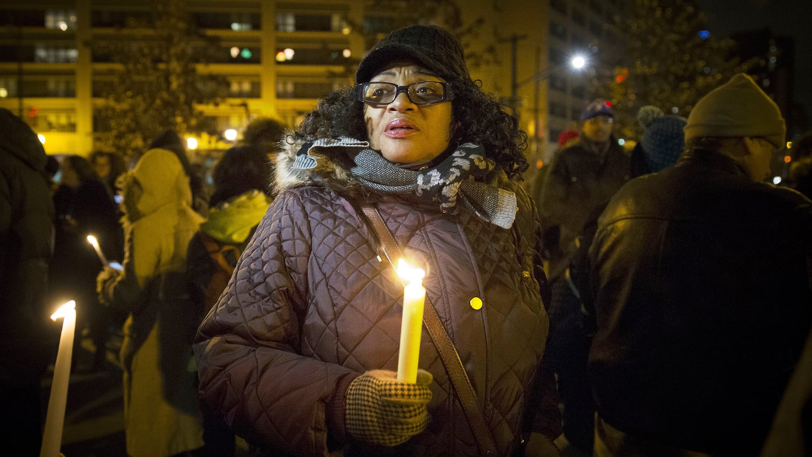 articles/2014/12/22/justice-league-vigil-for-slain-nypd-officers-asks-whose-life-matters/141221-nuzzi-police-vigil-tease_owqm9y