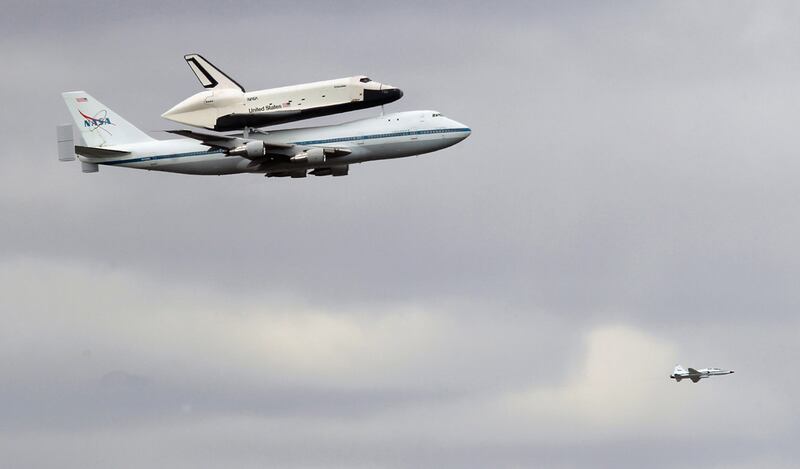 galleries/2012/04/27/shuttle-enterprise-flies-over-new-york-photos/space-shuttle-intrepid-5_rydgmp