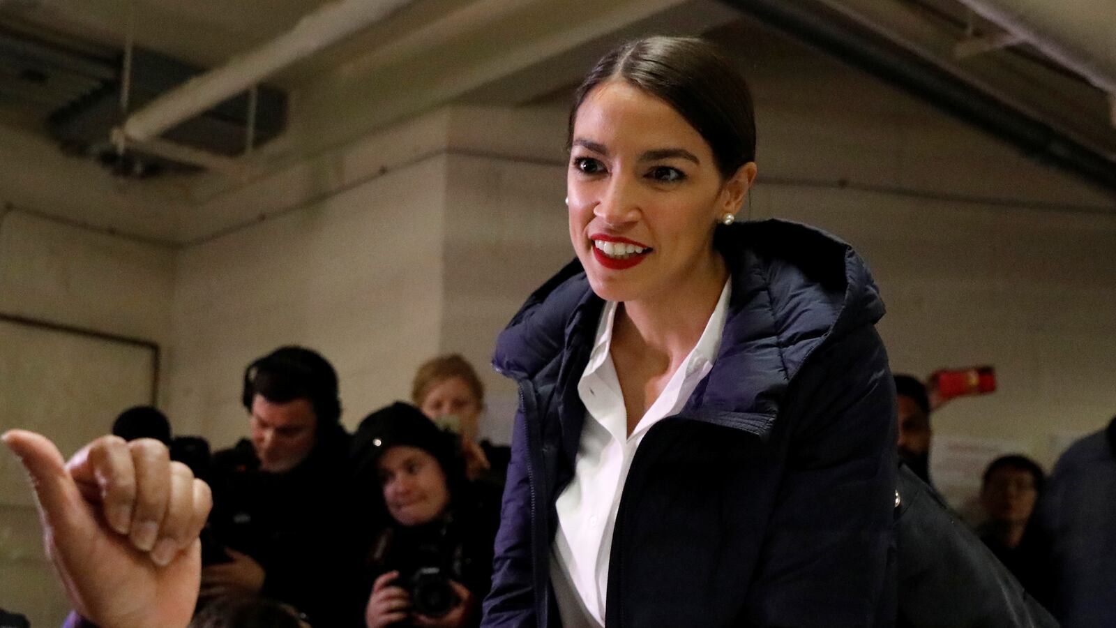 2018-11-06T190153Z_1108055129_RC190EA1DE00_RTRMADP_3_USA-ELECTION-NEW-YORK-OCASIO-CORTEZ_yxsbdo