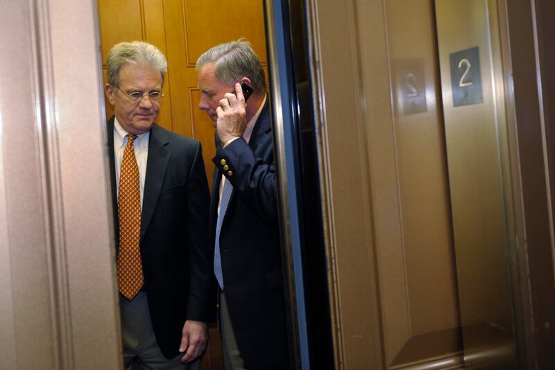 articles/2011/07/31/debt-ceiling-crisis-congress-ponders-how-to-physically-meet-deadline/coburn-debt-ceiling-stone_uwthdf