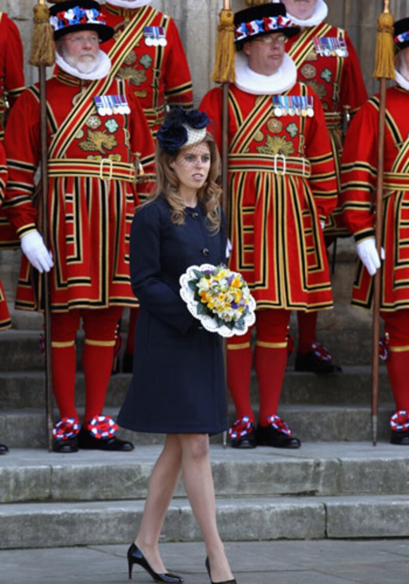 articles/2012/04/05/queen-philip-and-beatrice-distribute-maundy-money/royalist-maundy4_cxd770