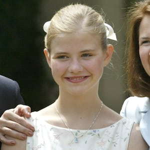 Former missing child Elizabeth Smart (C) stands with her father Edward
(L) and mother Lois (R) as they attend a ceremony in the Rose Garden at
the White House in Washington April 30, 2003. President George W. Bush
signed the Protect Act of 2003 also known as the Amber Alert
legislation during the ceremony.