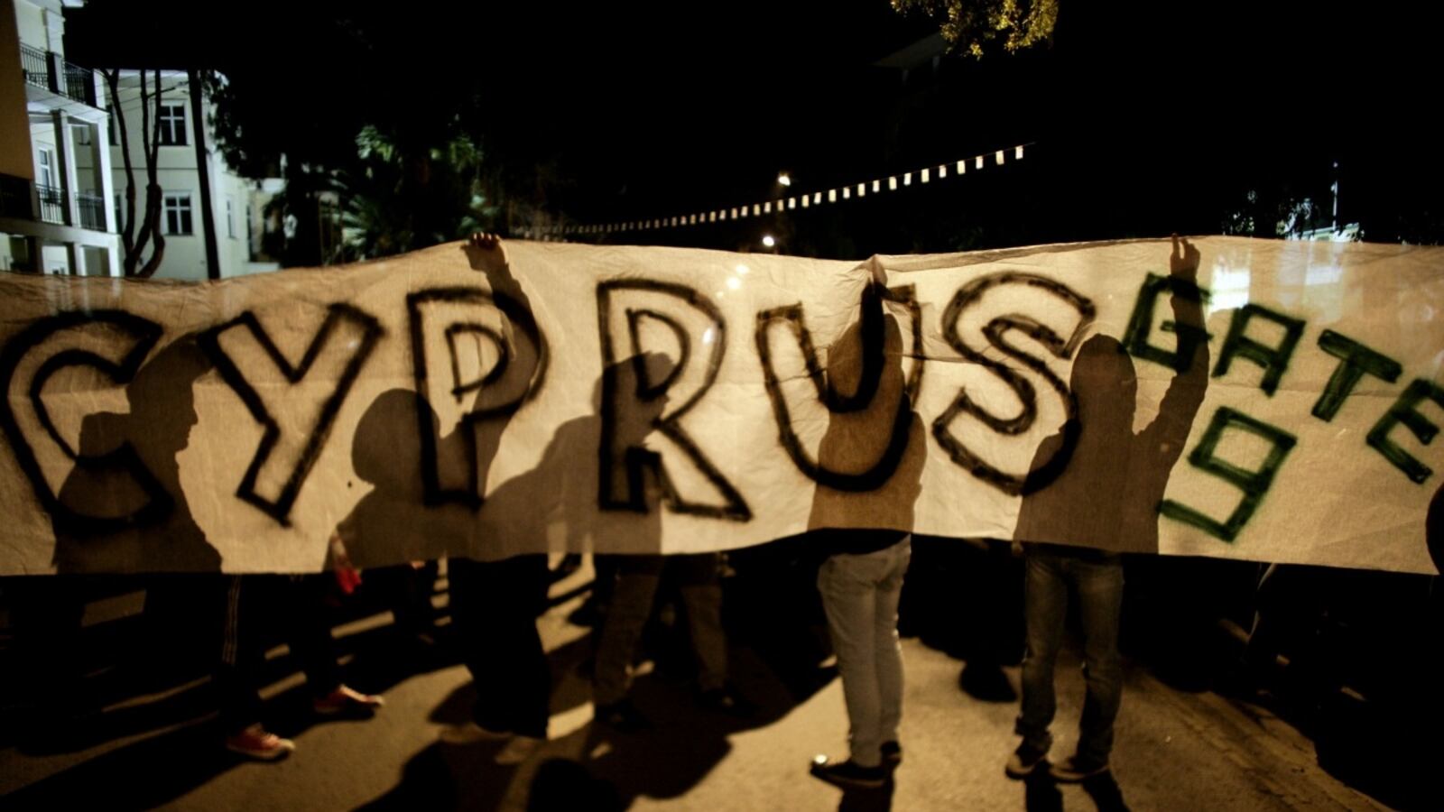 cheats/2013/03/24/cyprus-eu-agree-on-new-rescue-plan/cyprus-new-plan-cheat_f2yorp