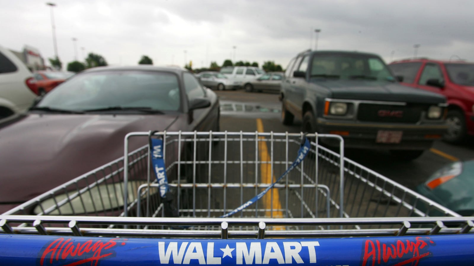 articles/2013/12/16/pushing-for-justice-at-walmart/131215-kohn-walmart-tease_sw6gvn