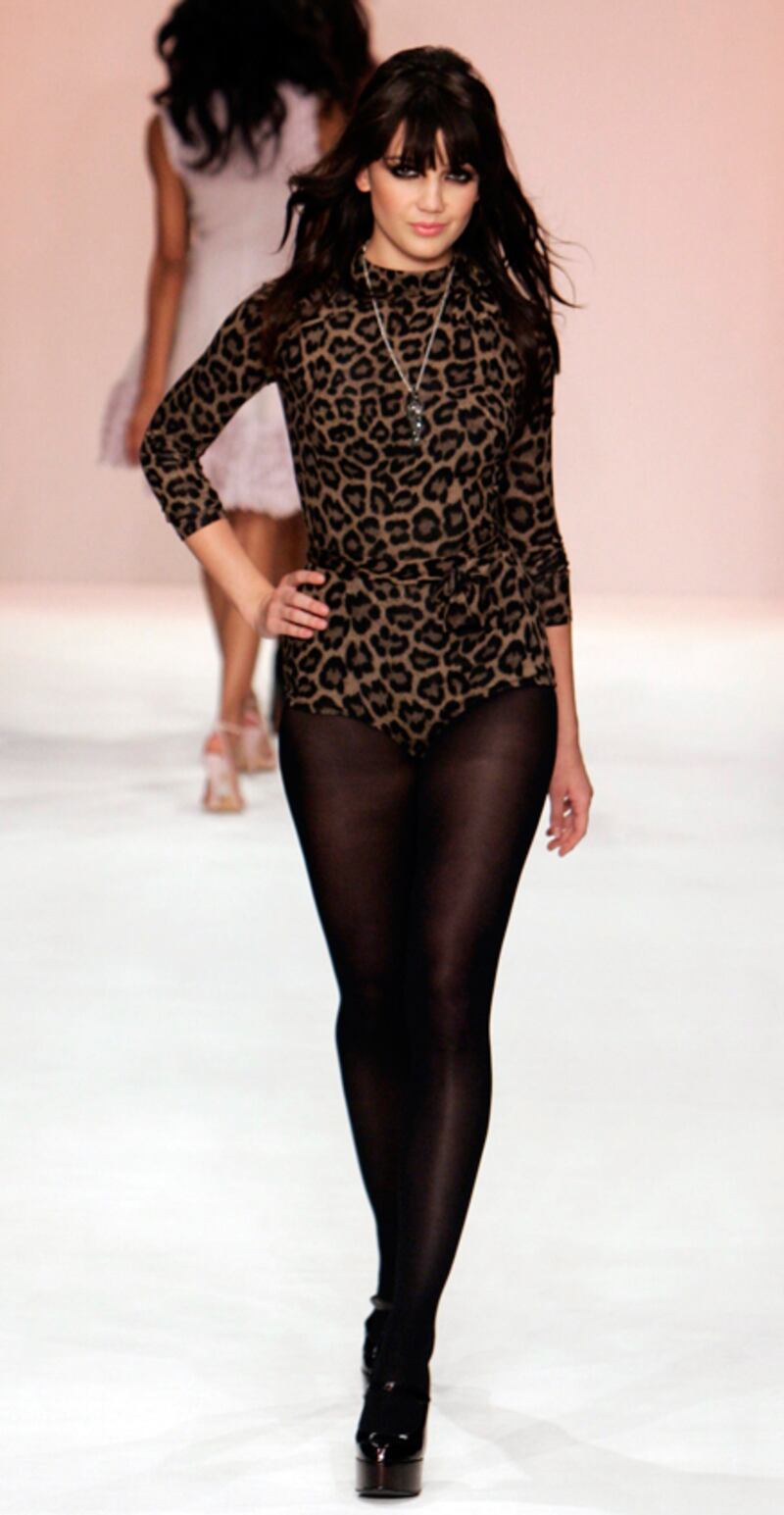 galleries/2012/07/10/lady-gaga-katy-perry-more-stars-without-pants/no-pants---daisy-lowe_gjikew