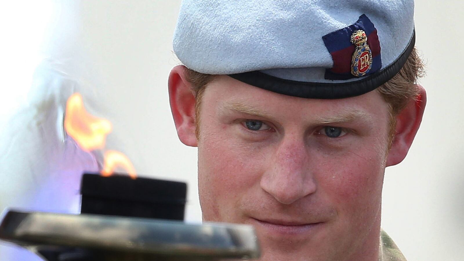 articles/2013/06/03/bizarre-threat-to-kill-prince-harry/harry-torch_x4b6ll