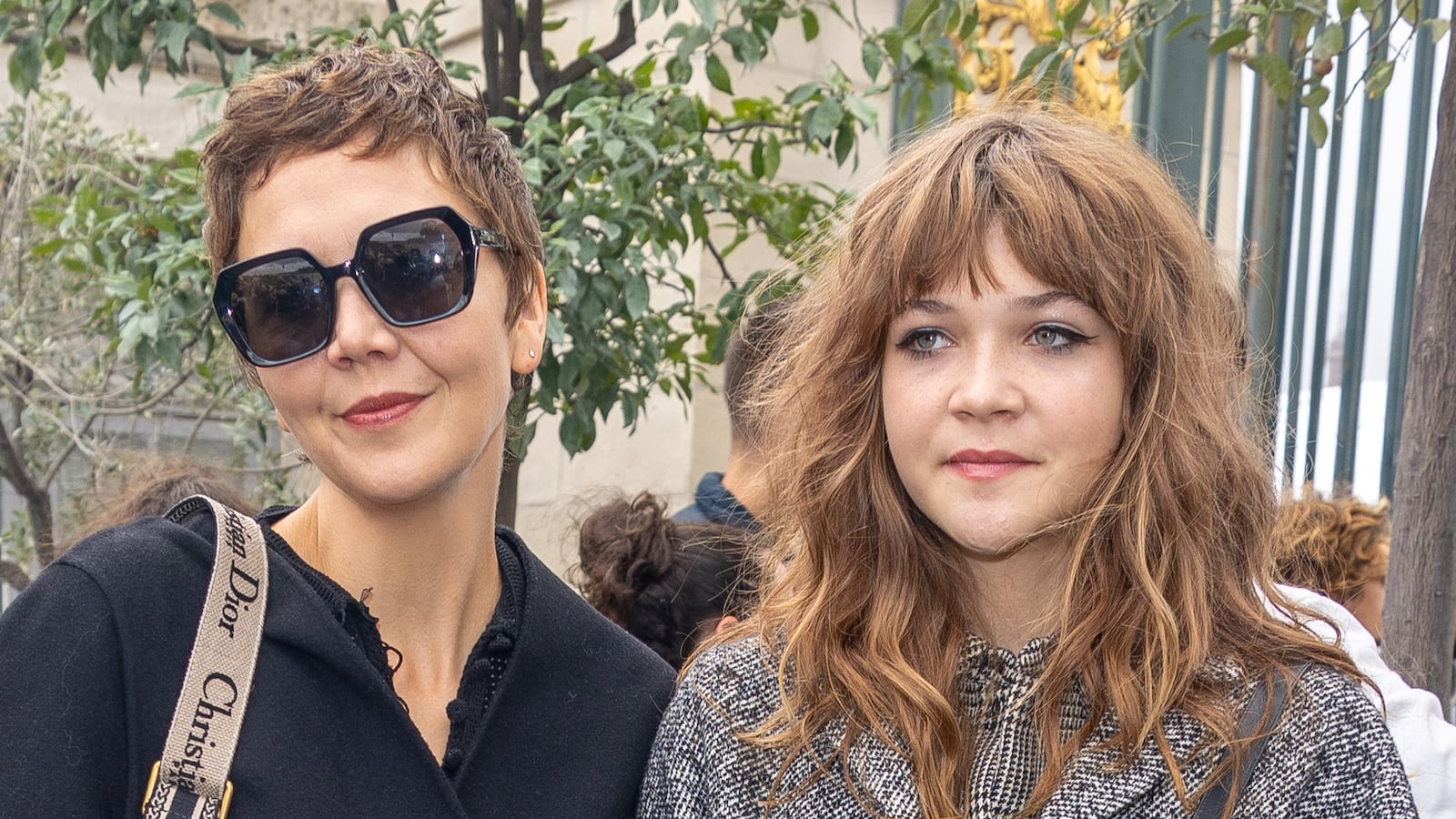 PARIS, FRANCE - SEPTEMBER 27: (L-R) Maggie Gyllenhaal and daughter Ramona Sarsgaard arrive to attend the DIOR fashion show as part of the PFW on September 27, 2022 in Paris, France. (Photo by Marc Piasecki/GC Images)