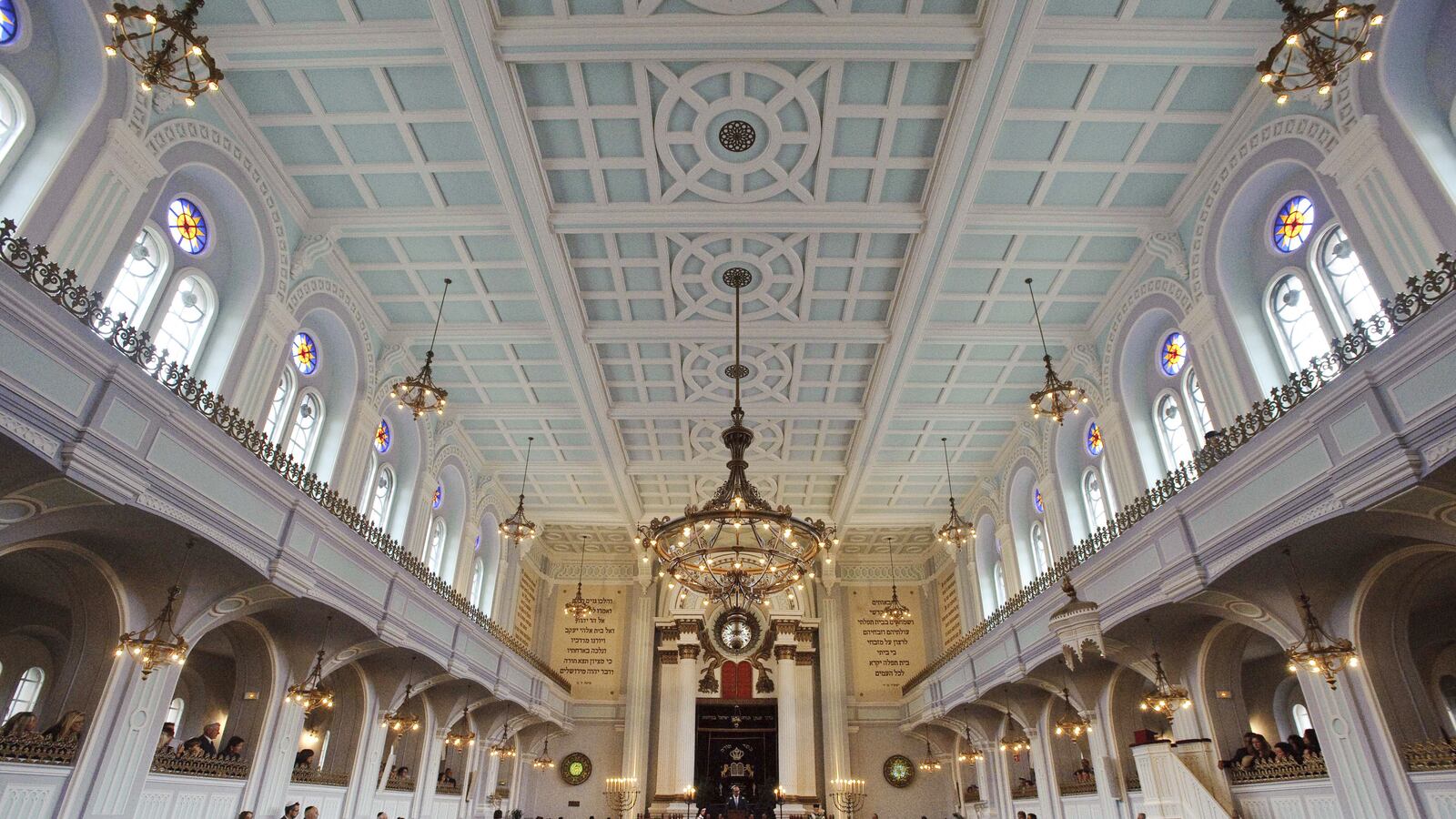 articles/2013/05/06/bad-math-in-reporting-is-bad-for-french-jews/francesynagogue_p4qg9a