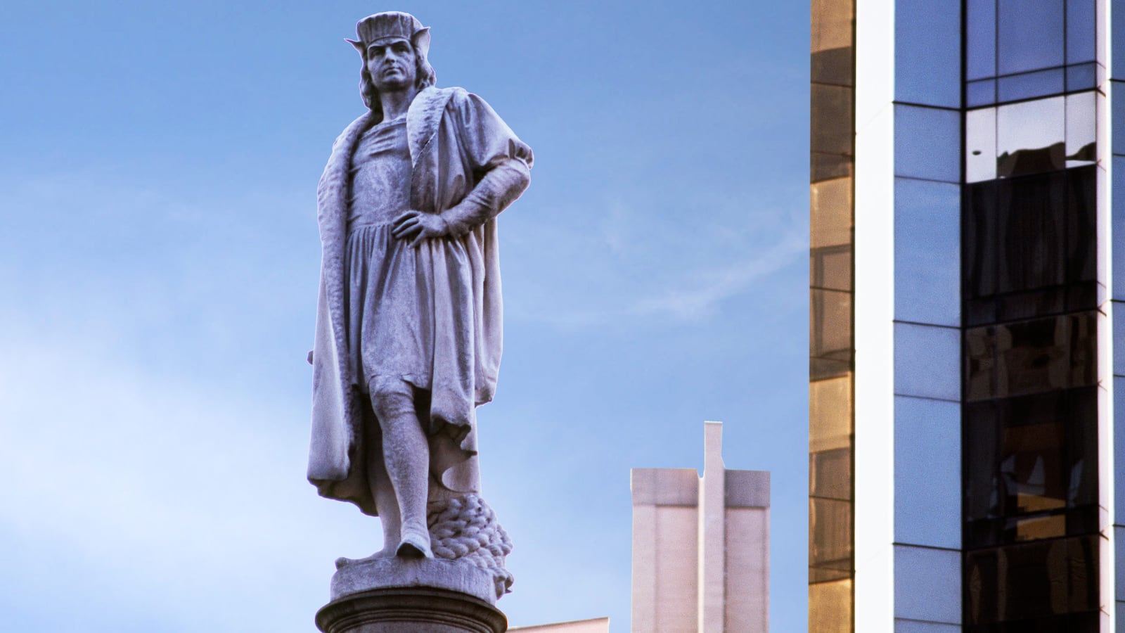 170823-ryan-columbus-statue-tease_hrd1ng