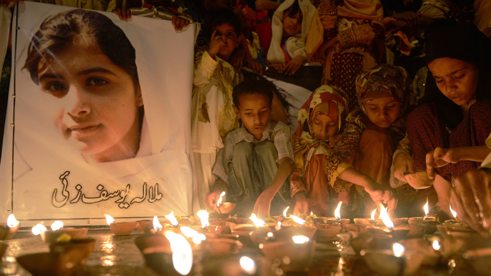 cheats/2012/10/14/uae-sends-aid-for-pakistani-girl/uae-sends-pakistani-girl-aid-cheat_l5lia8