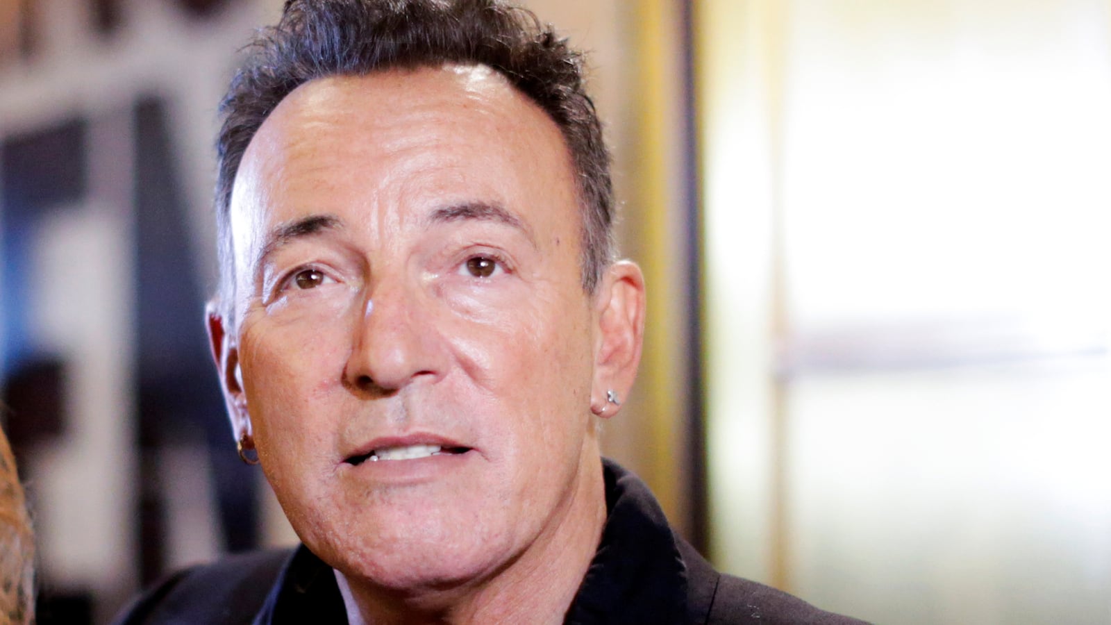 2017-10-13T022127Z_1439463296_RC16EB1A5530_RTRMADP_3_PEOPLE-SPRINGSTEEN-BROADWAY_gxmxtp