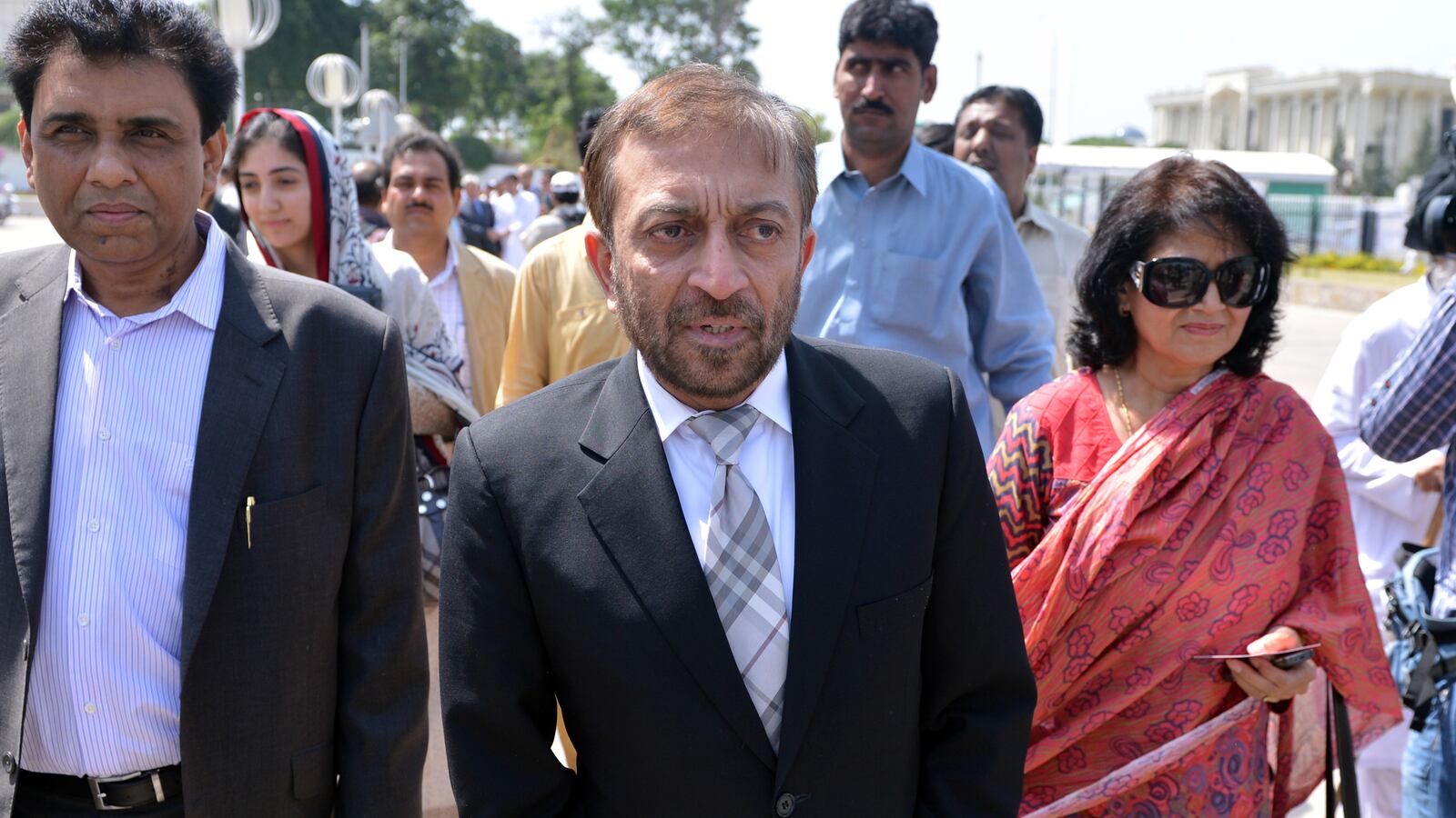 cheats/2013/06/01/pakistan-makes-first-democratic-transition/130701-Pakistan-cheat_saaajo