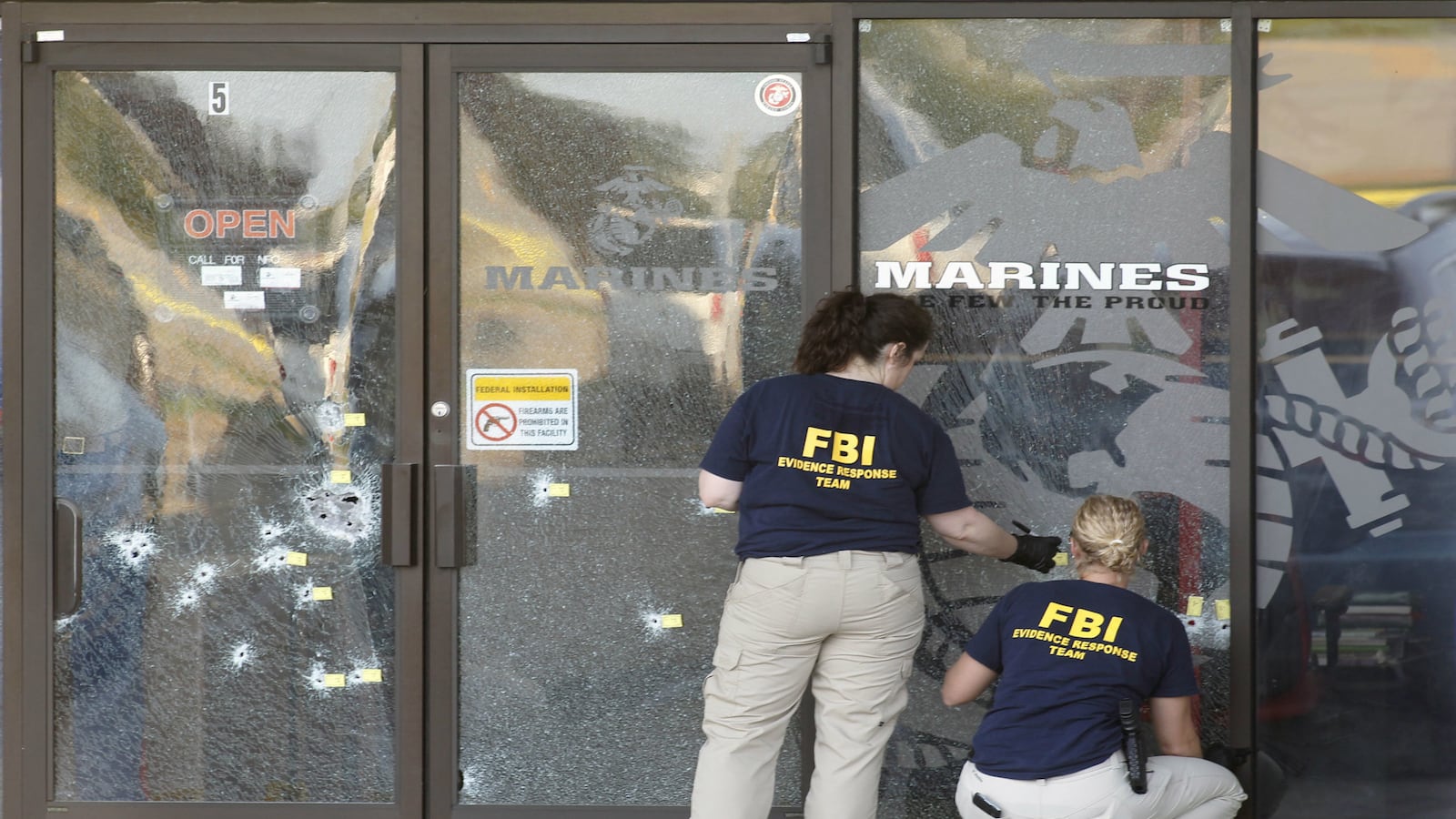 cheats/2015/07/17/chattanooga-gunman-not-on-fbi-radar/150717-chattanooga-shooting-cheat_mxkcmi