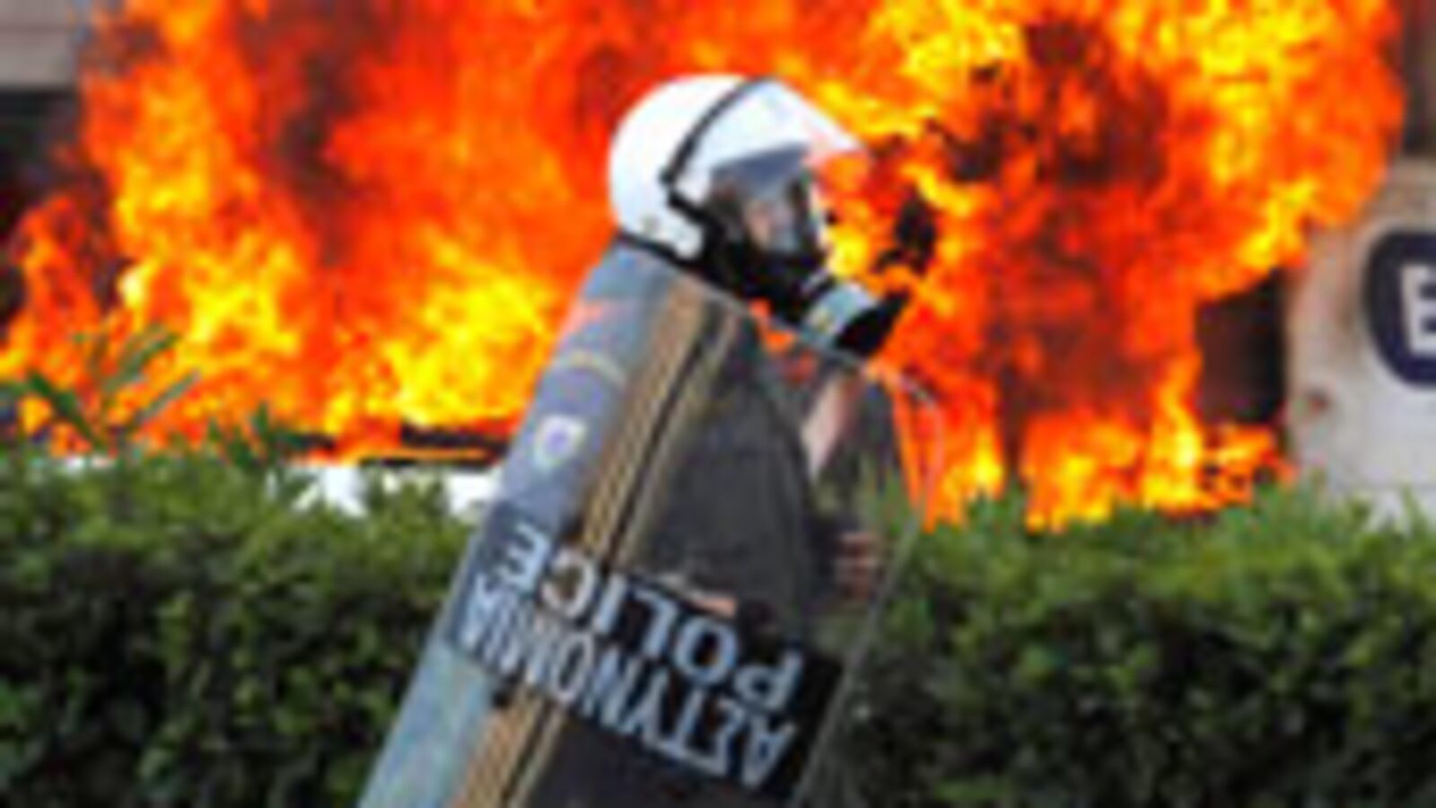 articles/2010/05/07/how-a-typo-crashed-the-market/lane-greece_98924_ycn1ai