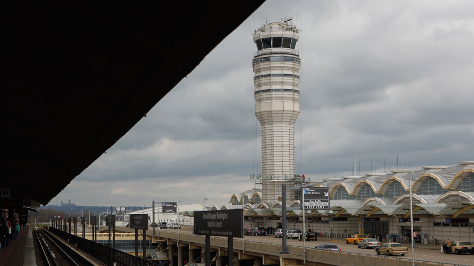 cheats/2013/03/22/faa-closing-149-air-traffic-control-towers/air-traffic-controller-sleep-faa-cheat_zqxabg