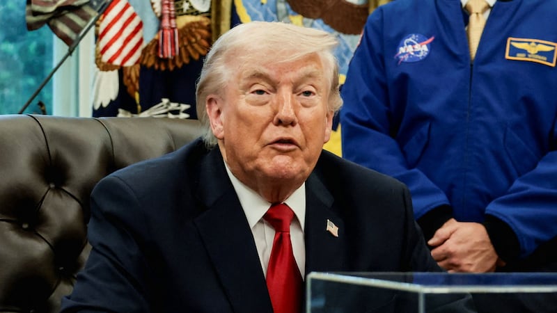 Artemis II astronauts, NASA Commander Reid Wiseman, NASA Pilot Victor Glover, NASA Mission Specialist Christina Koch and Canadian Space Agency (CSA) Mission Specialist Jeremy Hansen, flank U.S. President Donald Trump during an event in the Oval Office at the White House in Washington, D.C., U.S., April 29, 2026. REUTERS/Evelyn Hockstein