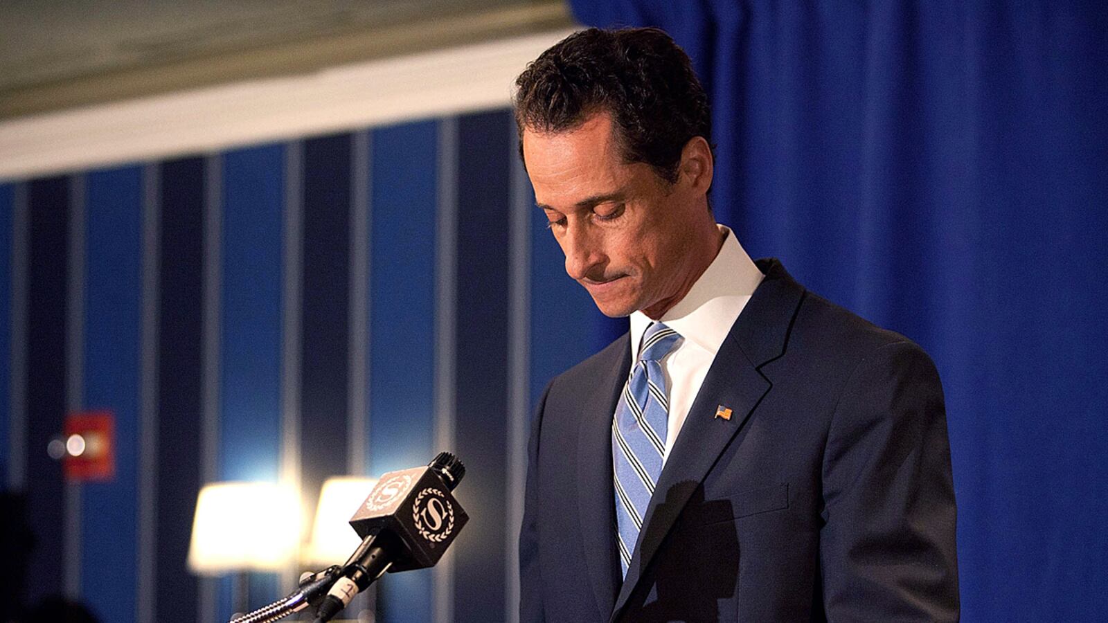 cheats/2011/06/20/weiner-resignation-official-at-midnight/anthony-weiner-not-resigning_ptiphh
