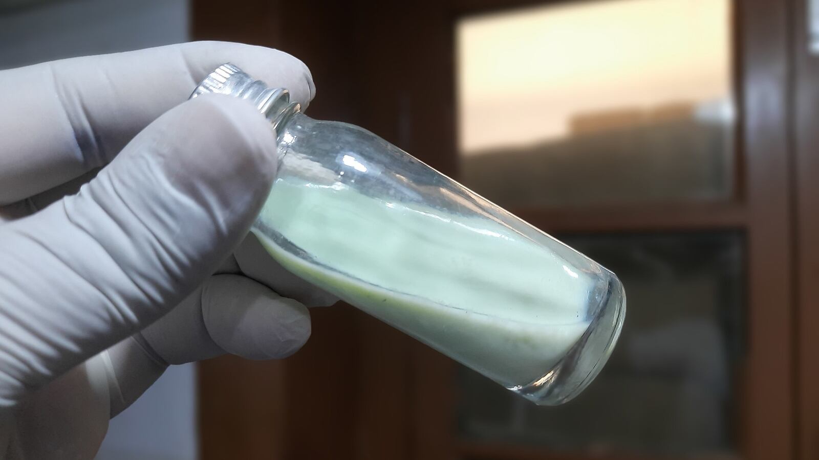 Vial containing the medium for tuberculosis testing